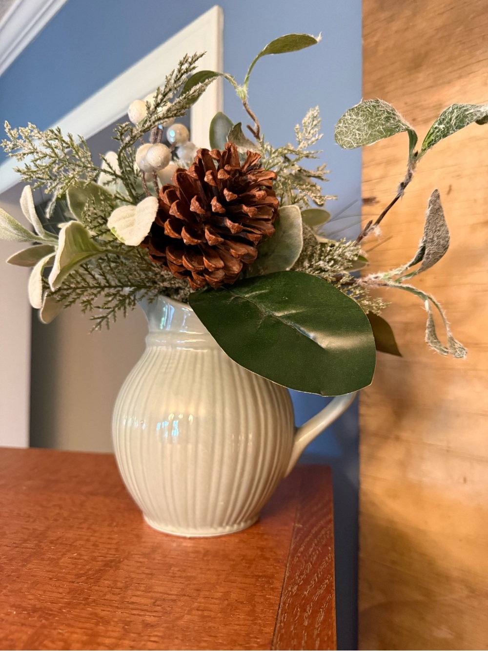 Farmhouse Country Christmas Pine Cone Arrangement Decor